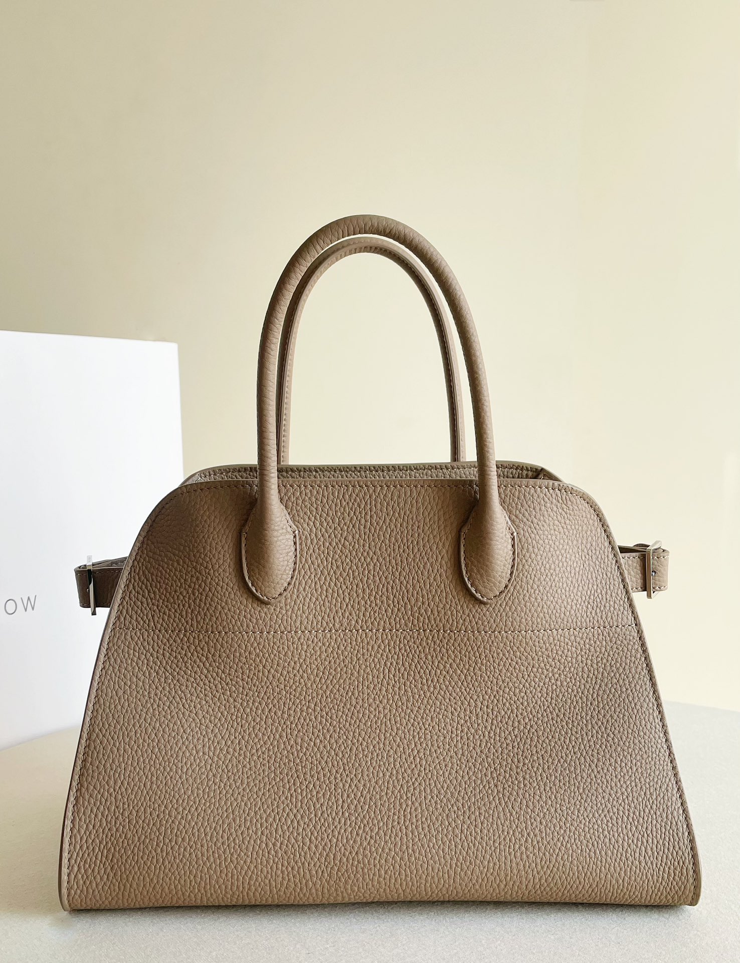 Row Margaux 奶茶色, 銀色