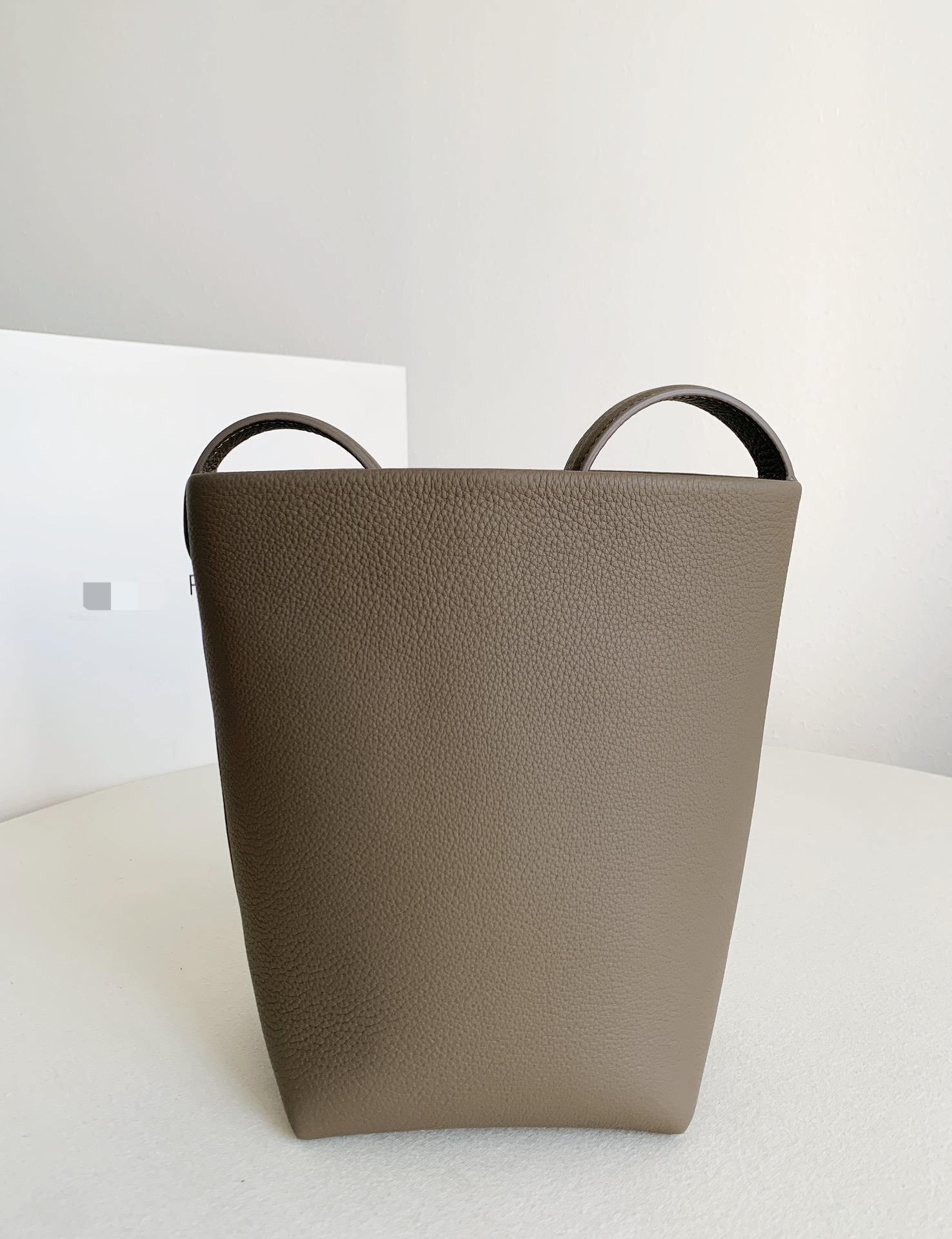 Row Park Tote smoked taupe