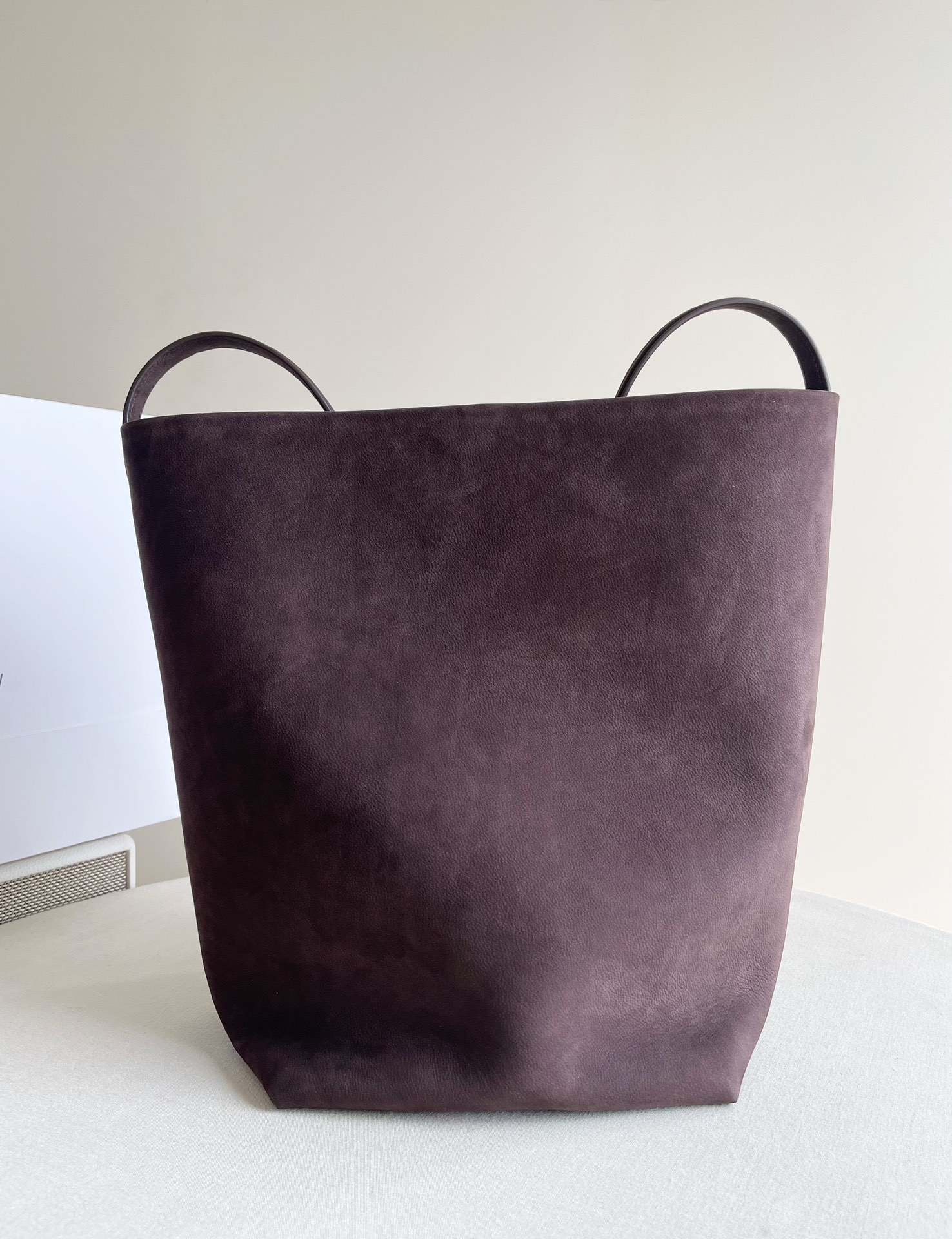 Row Park Tote 大號 Nubuck 烏木色 水桶包