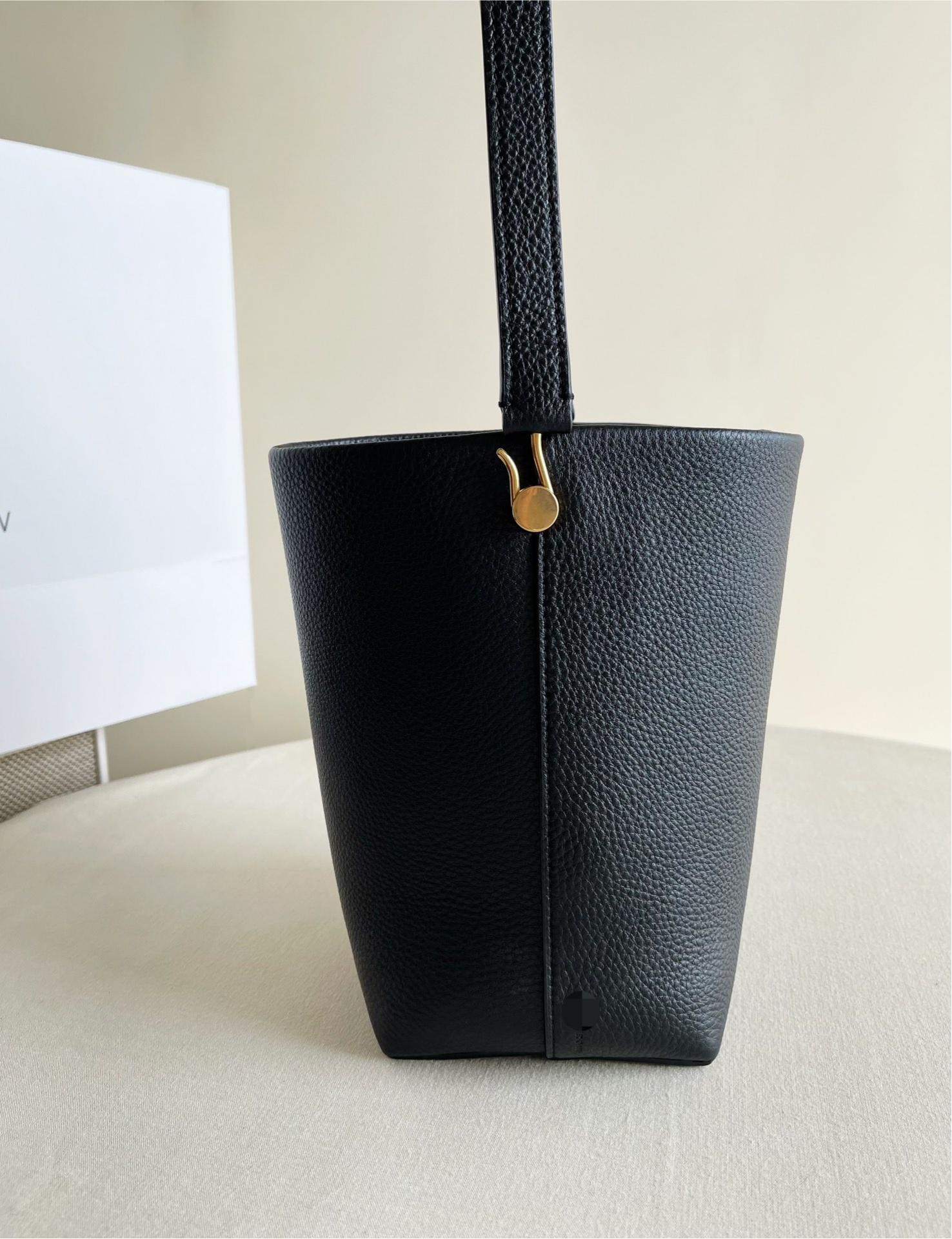 Row Park Tote 小號 金屬金扣 黑色 水桶包