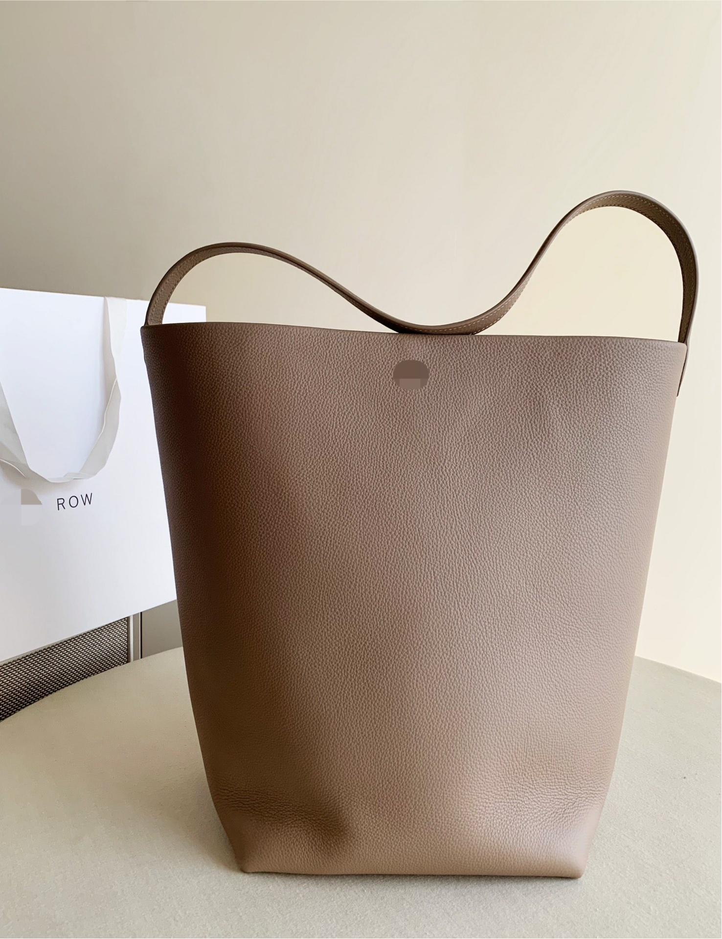 Row Park Tote 大號 奶茶色水桶包