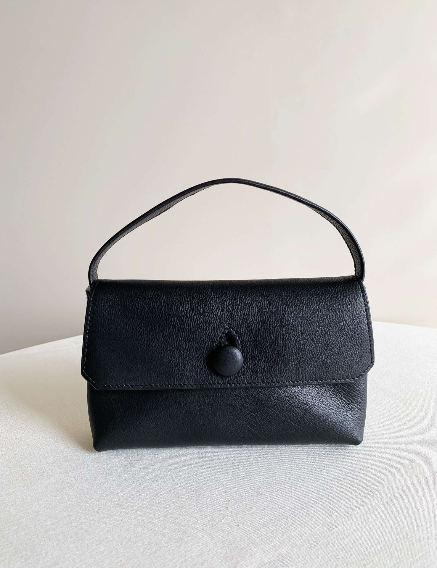 Row Sally 胎牛皮  黑色